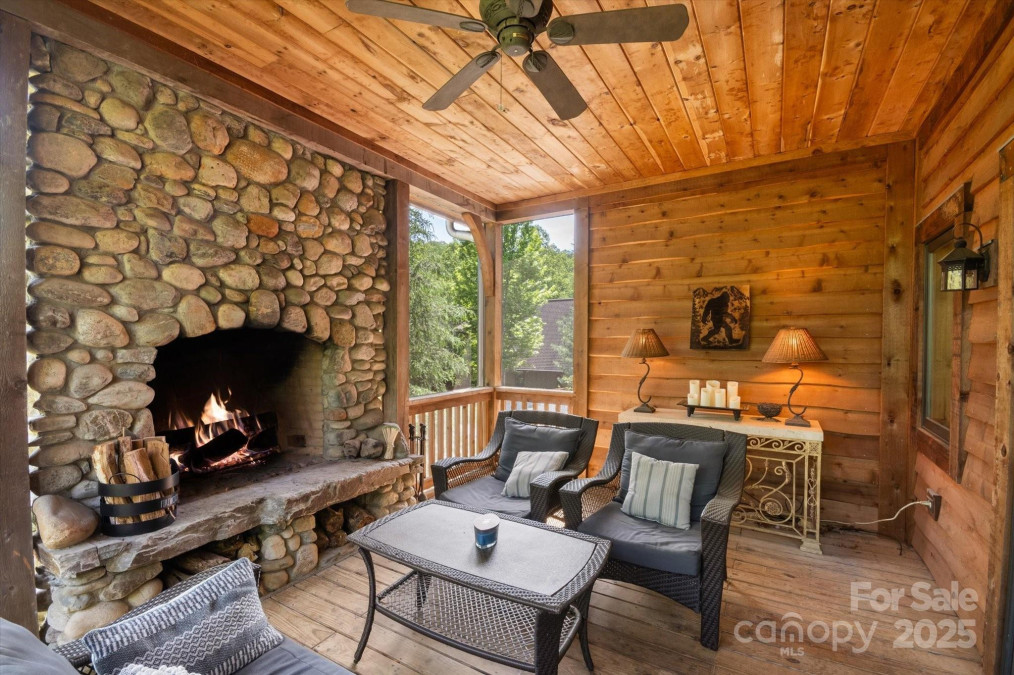 54 Cottage Grove Dr Nebo, NC 28761