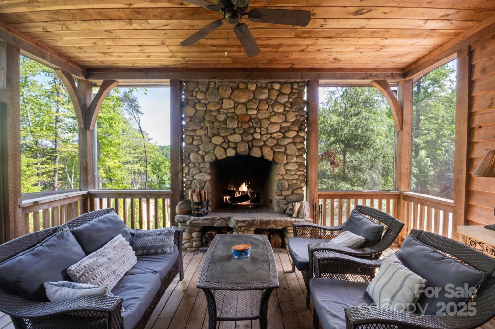 54 Cottage Grove Dr Nebo, NC 28761