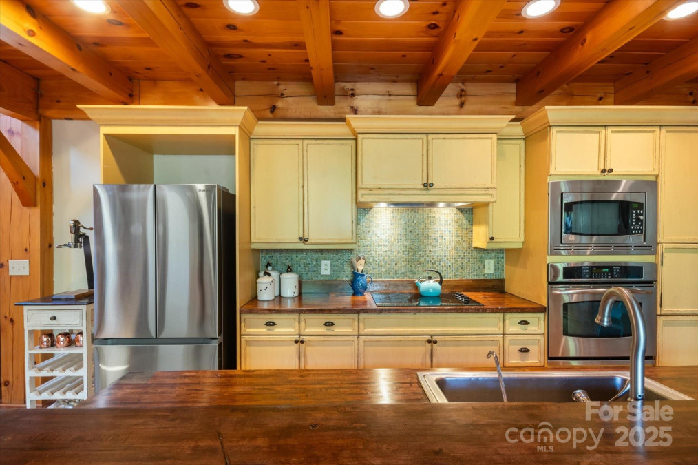 54 Cottage Grove Dr Nebo, NC 28761
