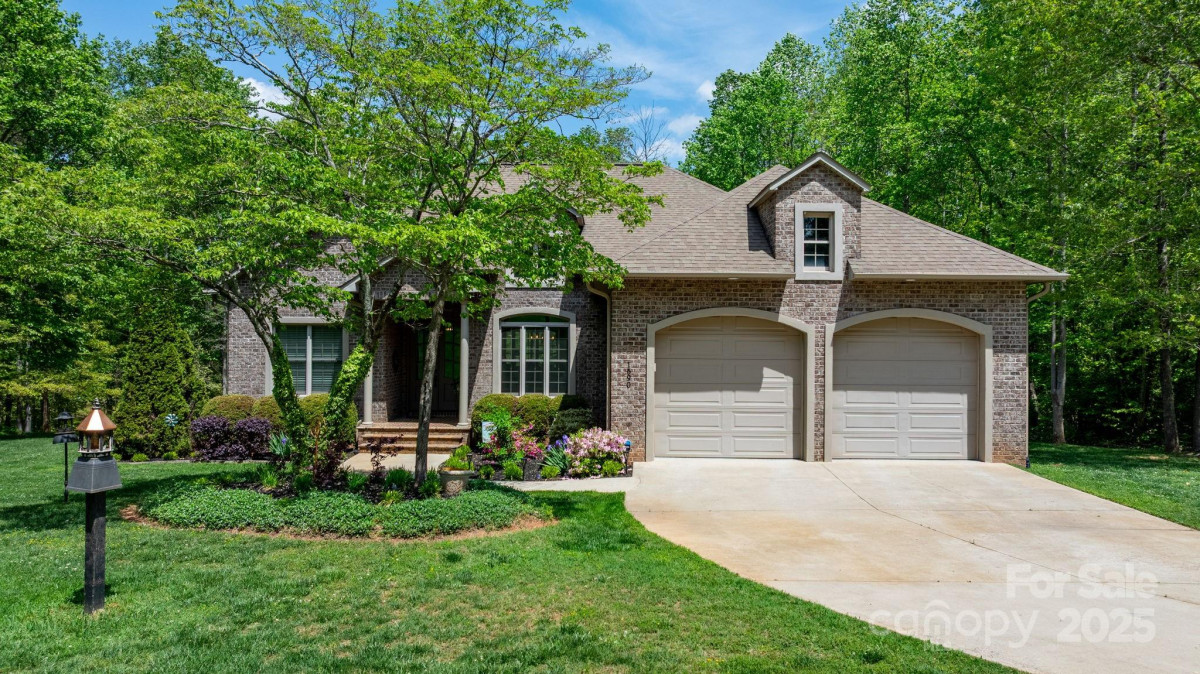 1590 7th St Newton, NC 28658