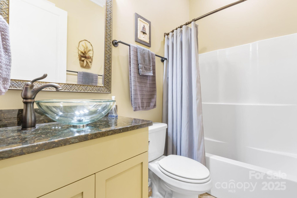 1590 7th St Newton, NC 28658