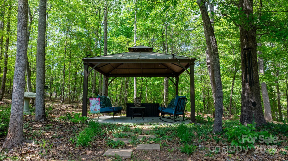 1590 7th St Newton, NC 28658