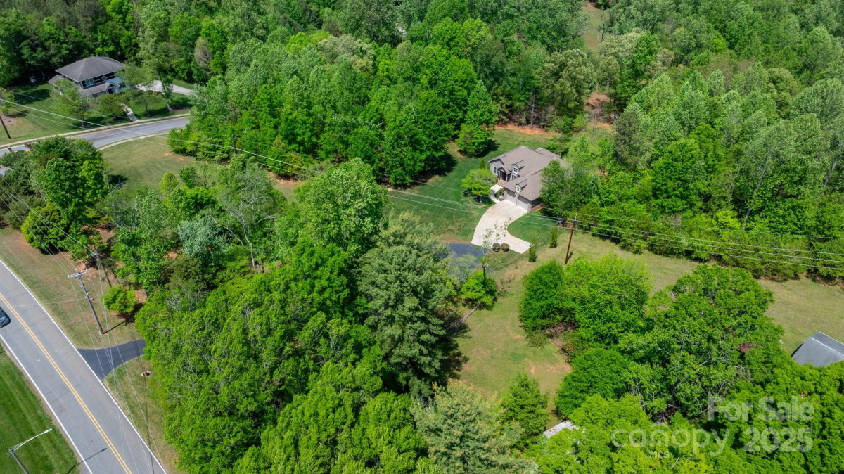1590 7th St Newton, NC 28658