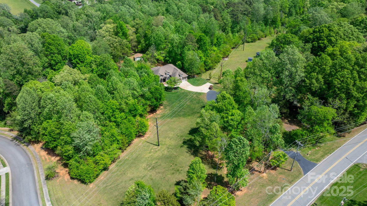 1590 7th St Newton, NC 28658