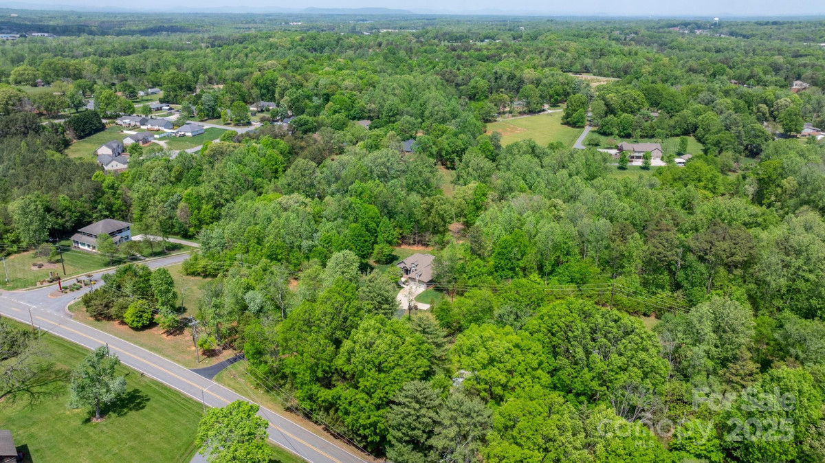 1590 7th St Newton, NC 28658