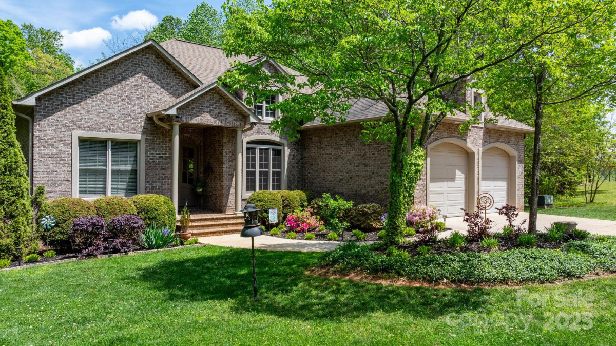 1590 7th St Newton, NC 28658
