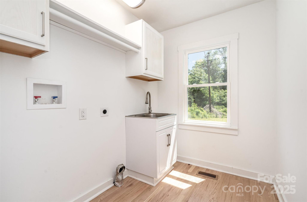 504 Hawthorne St Mount Holly, NC 28120