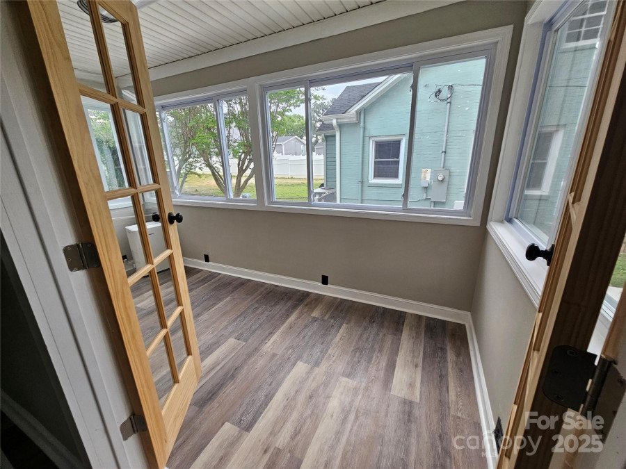3824 Freedom Dr Charlotte, NC 28208