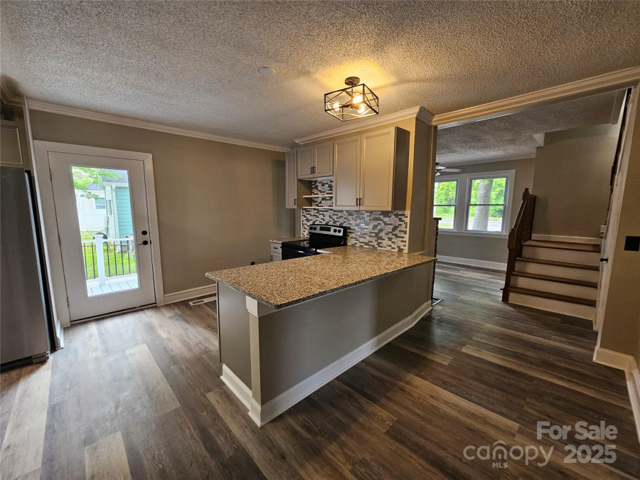 3824 Freedom Dr Charlotte, NC 28208