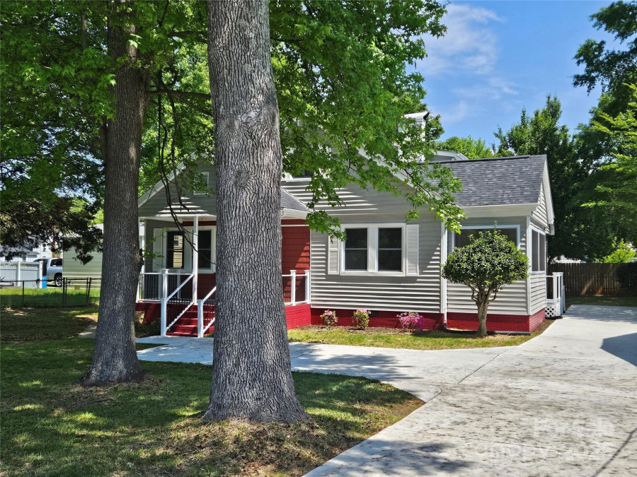 3824 Freedom Dr Charlotte, NC 28208