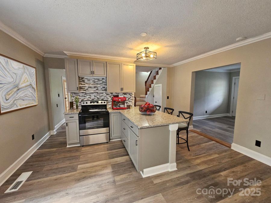 3824 Freedom Dr Charlotte, NC 28208