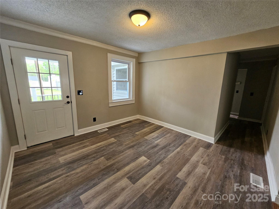 3824 Freedom Dr Charlotte, NC 28208