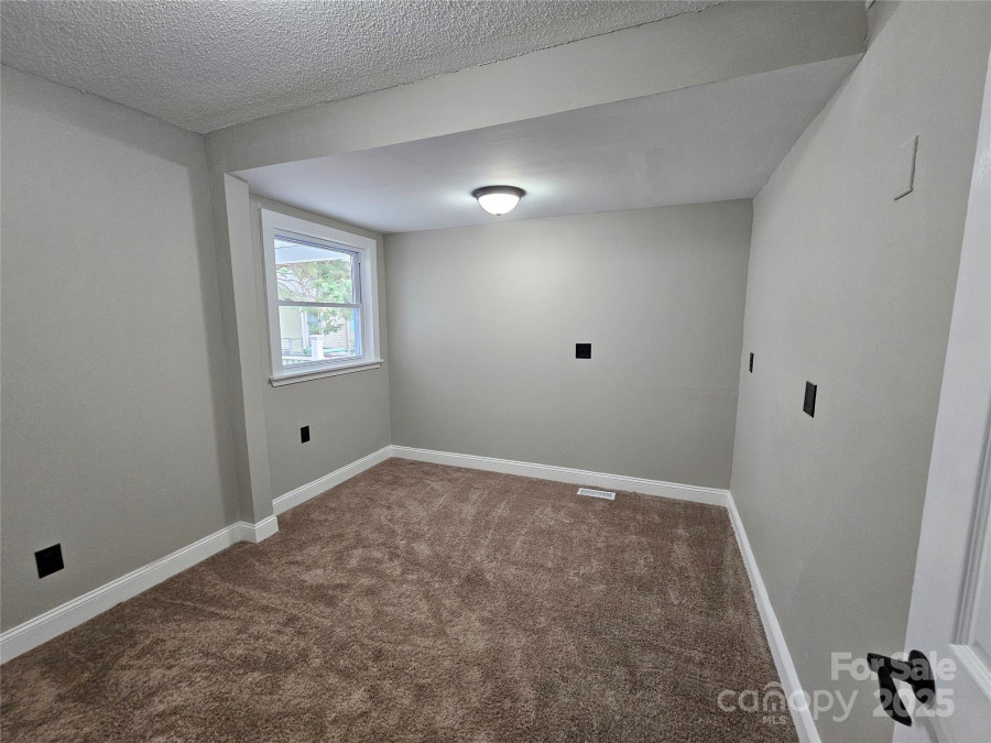 3824 Freedom Dr Charlotte, NC 28208
