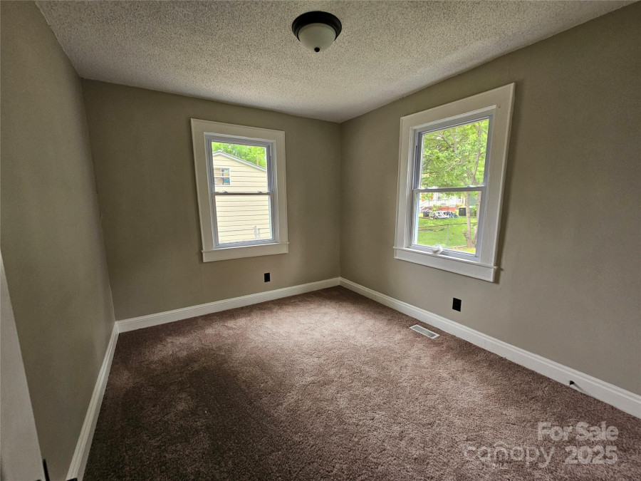 3824 Freedom Dr Charlotte, NC 28208
