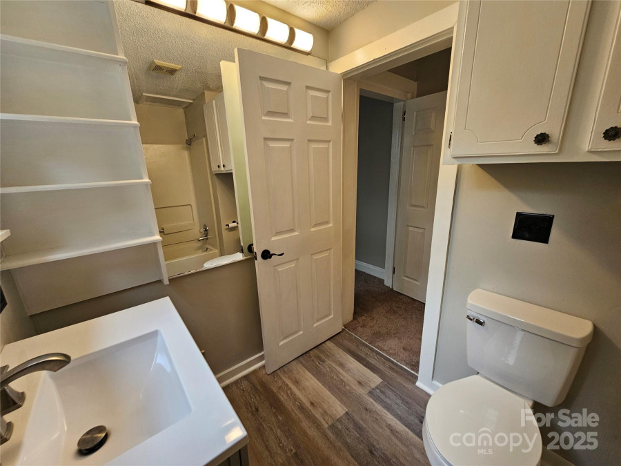 3824 Freedom Dr Charlotte, NC 28208