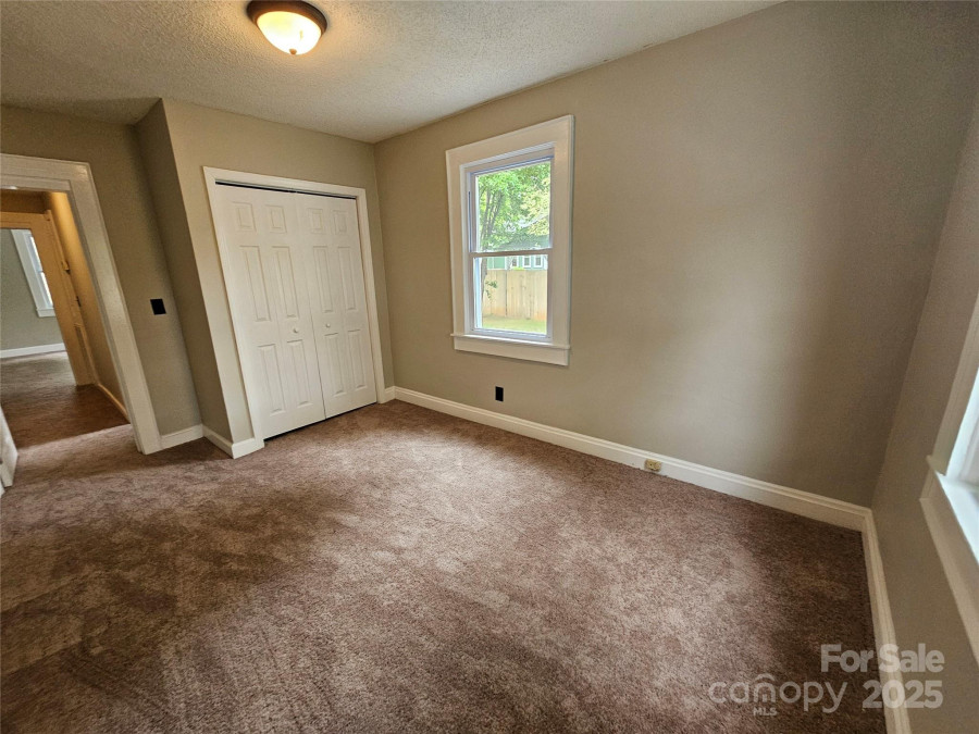 3824 Freedom Dr Charlotte, NC 28208