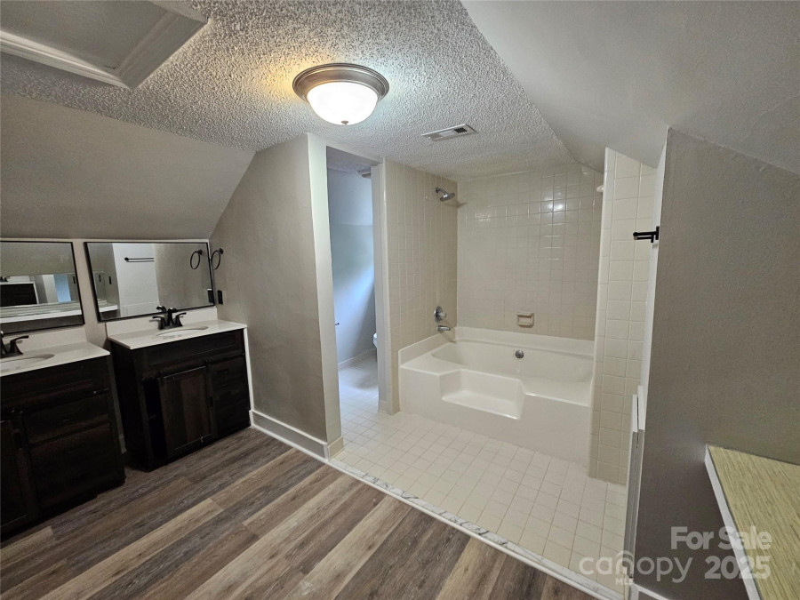 3824 Freedom Dr Charlotte, NC 28208