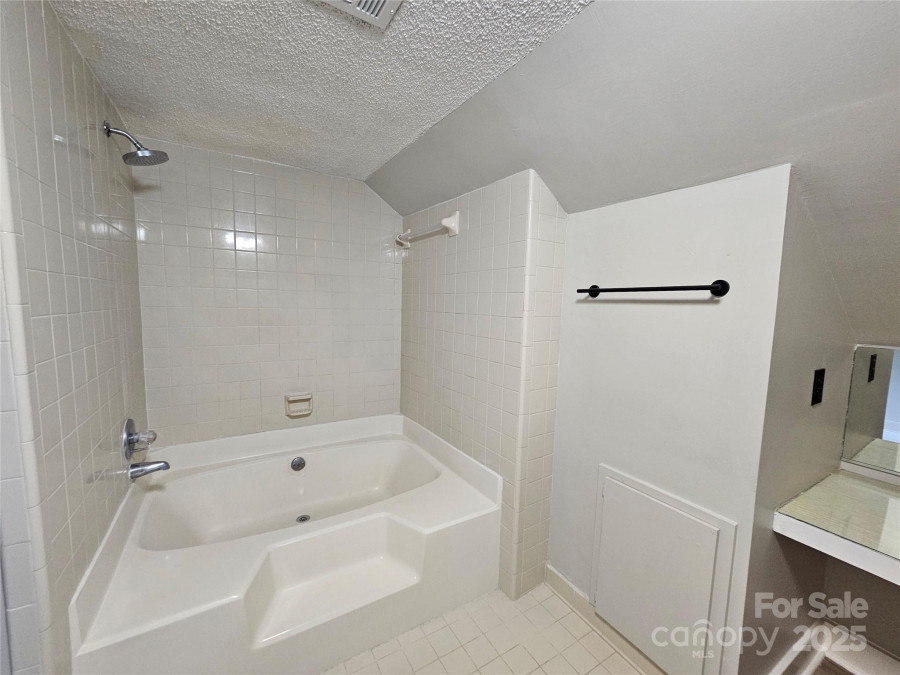 3824 Freedom Dr Charlotte, NC 28208