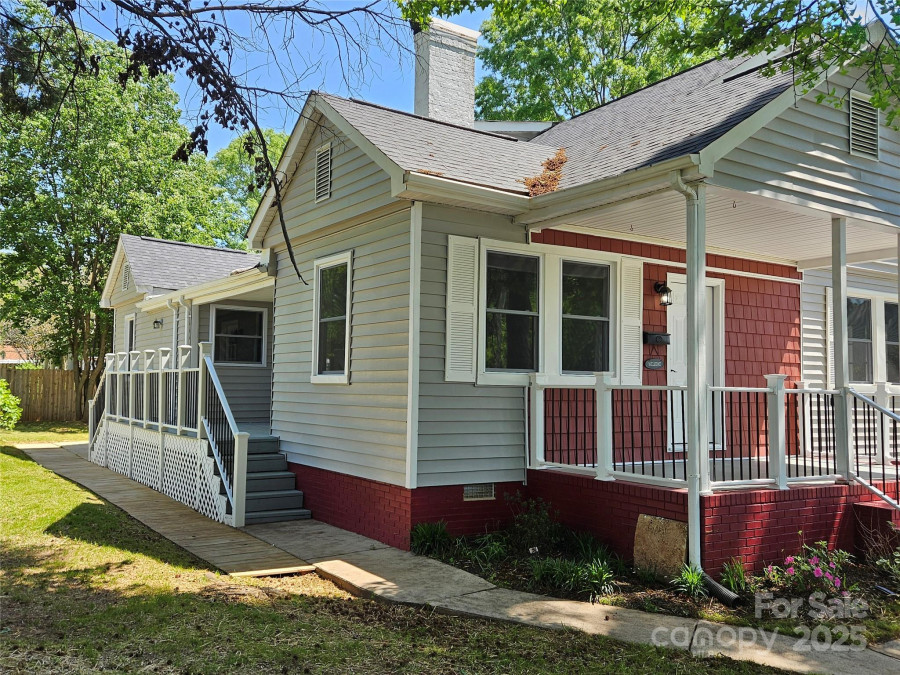 3824 Freedom Dr Charlotte, NC 28208