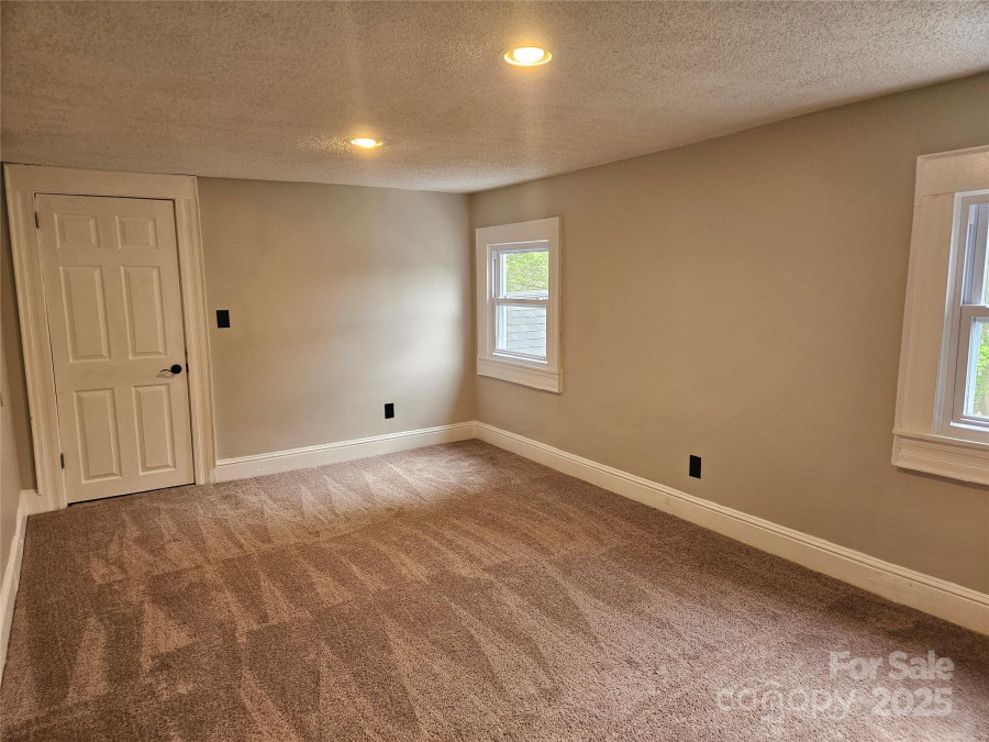3824 Freedom Dr Charlotte, NC 28208