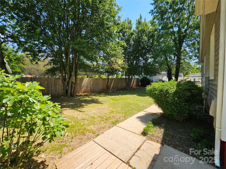 3824 Freedom Dr Charlotte, NC 28208