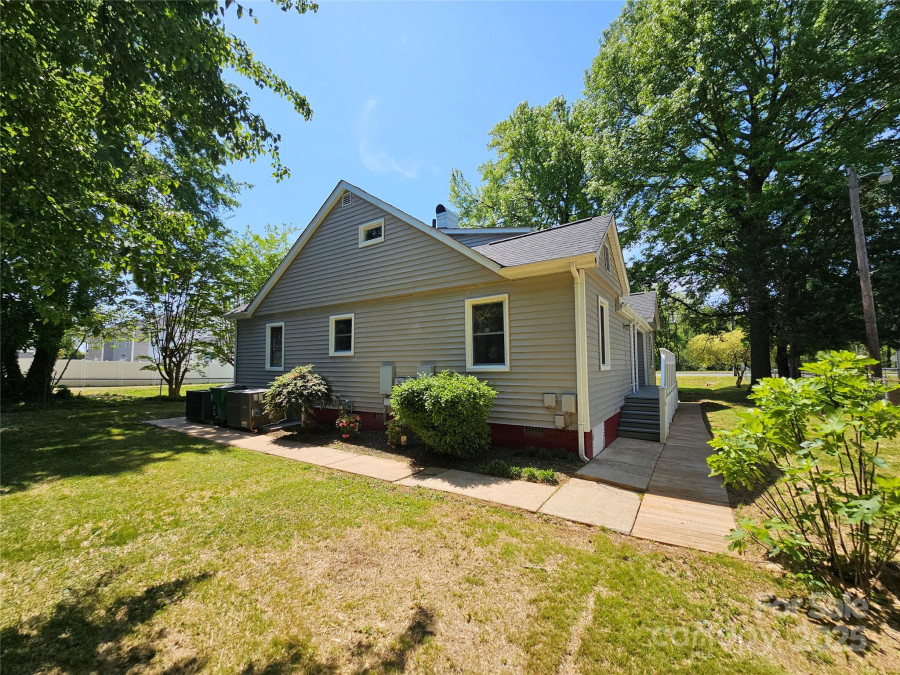3824 Freedom Dr Charlotte, NC 28208