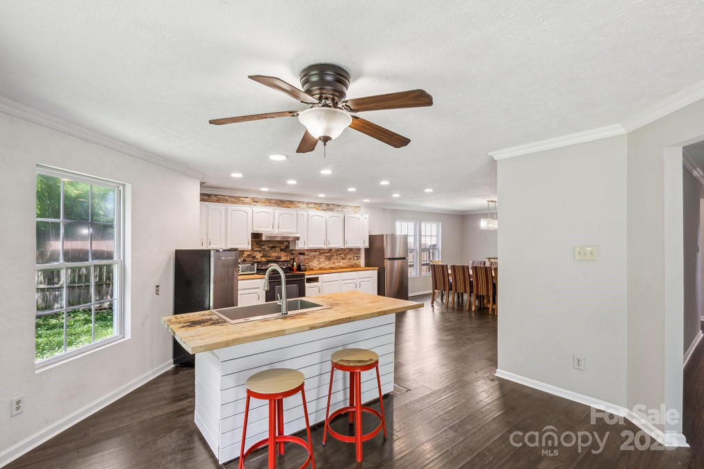 5611 Hammermill Dr Harrisburg, NC 28075
