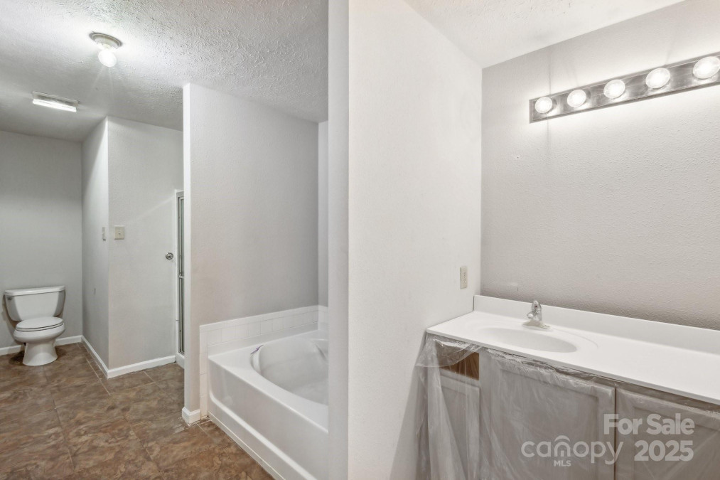 5611 Hammermill Dr Harrisburg, NC 28075