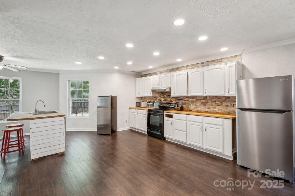 5611 Hammermill Dr Harrisburg, NC 28075