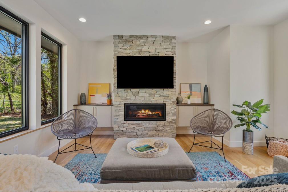 512 Tenth St Black Mountain, NC 28711