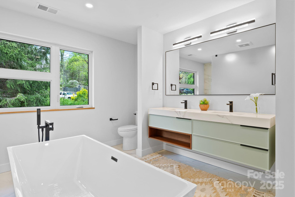 520 Tenth St Black Mountain, NC 28711
