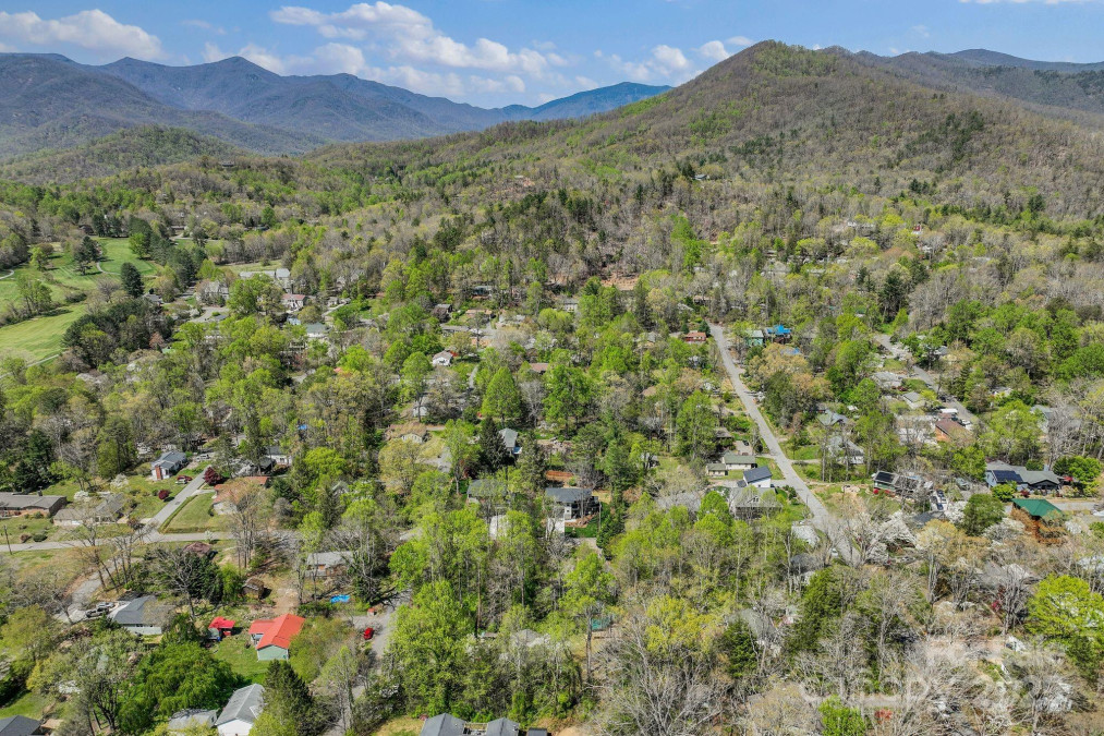 520 Tenth St Black Mountain, NC 28711