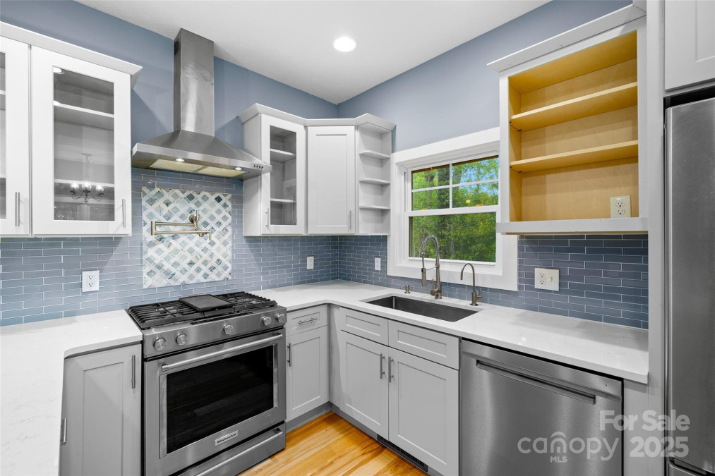 8 Clover Ridge Ln Leicester, NC 28748