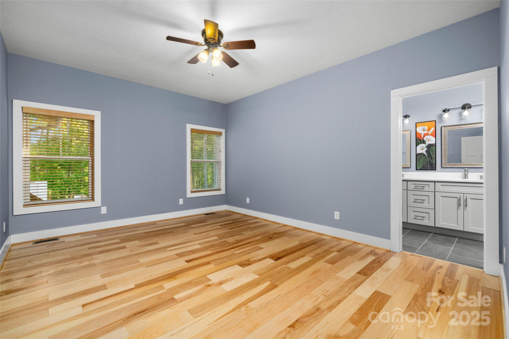8 Clover Ridge Ln Leicester, NC 28748