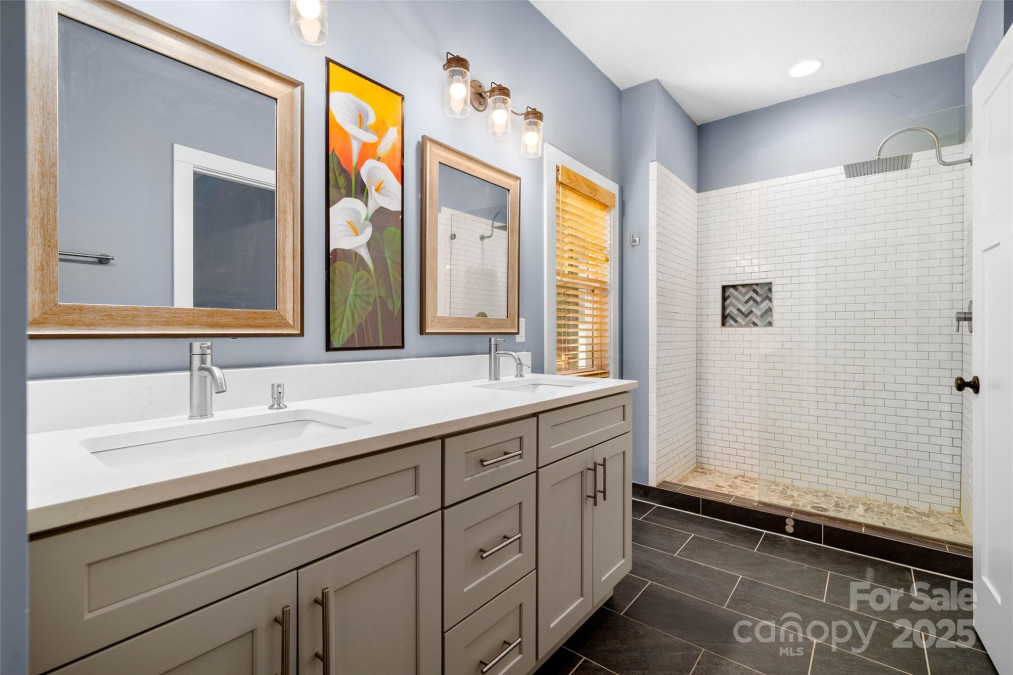 8 Clover Ridge Ln Leicester, NC 28748