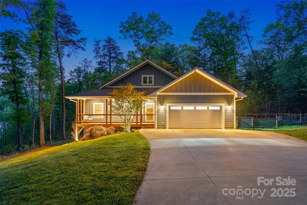 8 Clover Ridge Ln Leicester, NC 28748