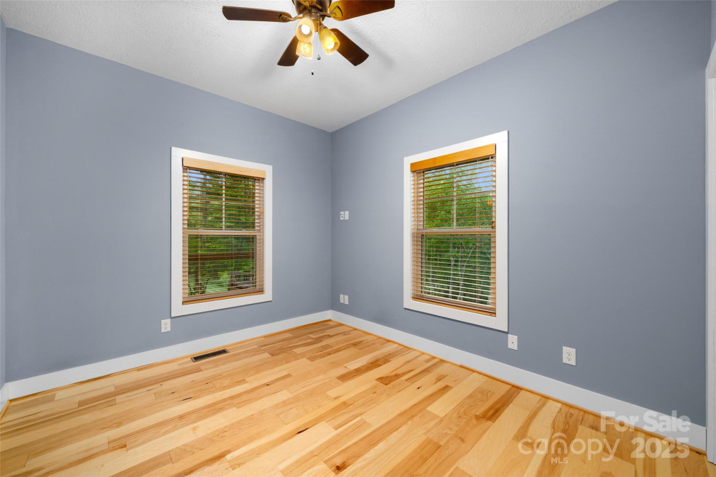 8 Clover Ridge Ln Leicester, NC 28748