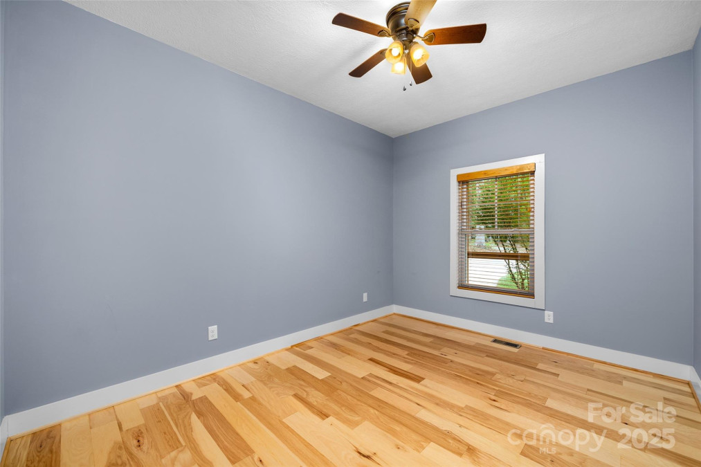 8 Clover Ridge Ln Leicester, NC 28748