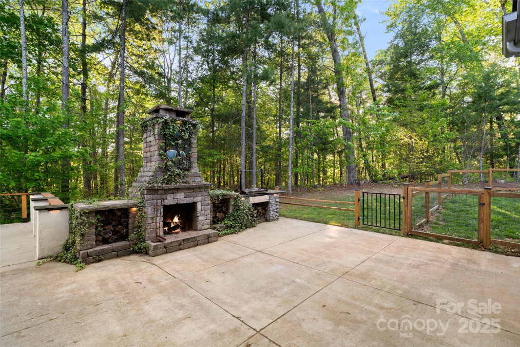 8 Clover Ridge Ln Leicester, NC 28748
