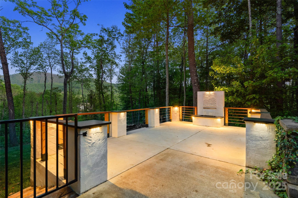 8 Clover Ridge Ln Leicester, NC 28748