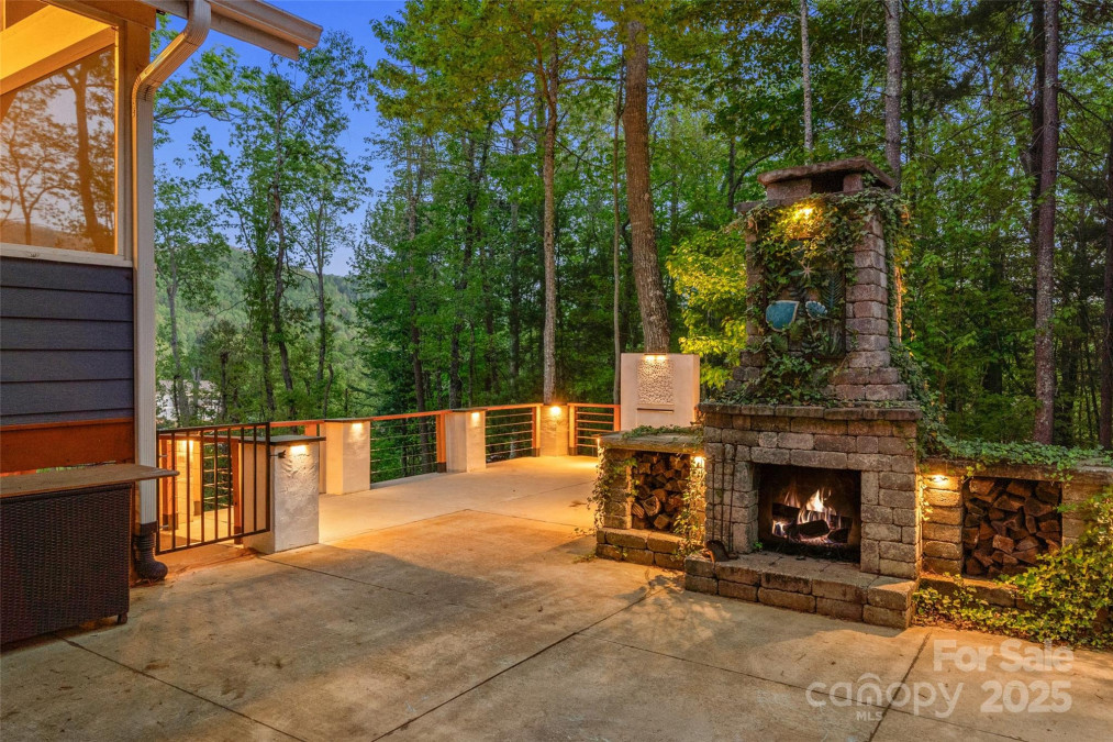 8 Clover Ridge Ln Leicester, NC 28748