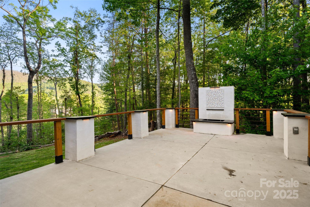 8 Clover Ridge Ln Leicester, NC 28748
