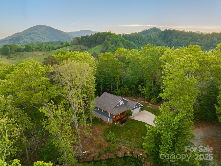 8 Clover Ridge Ln Leicester, NC 28748
