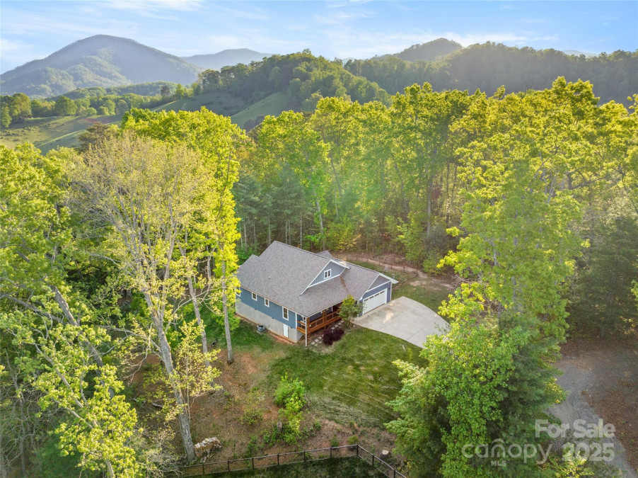8 Clover Ridge Ln Leicester, NC 28748