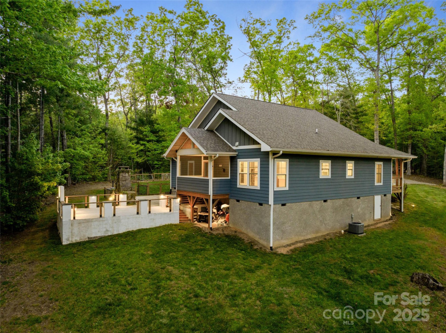 8 Clover Ridge Ln Leicester, NC 28748