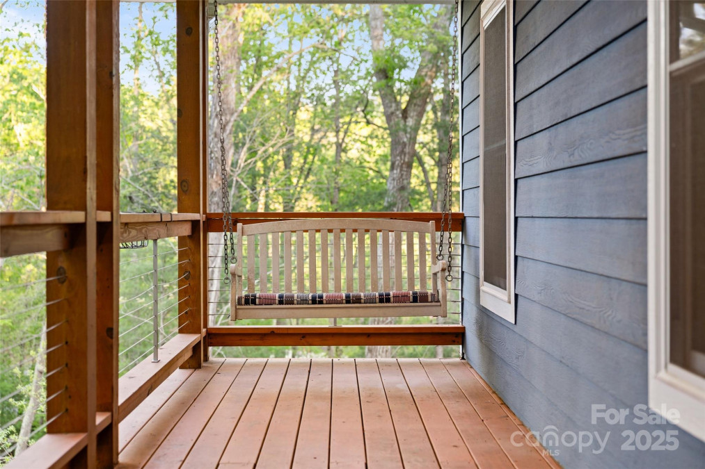8 Clover Ridge Ln Leicester, NC 28748
