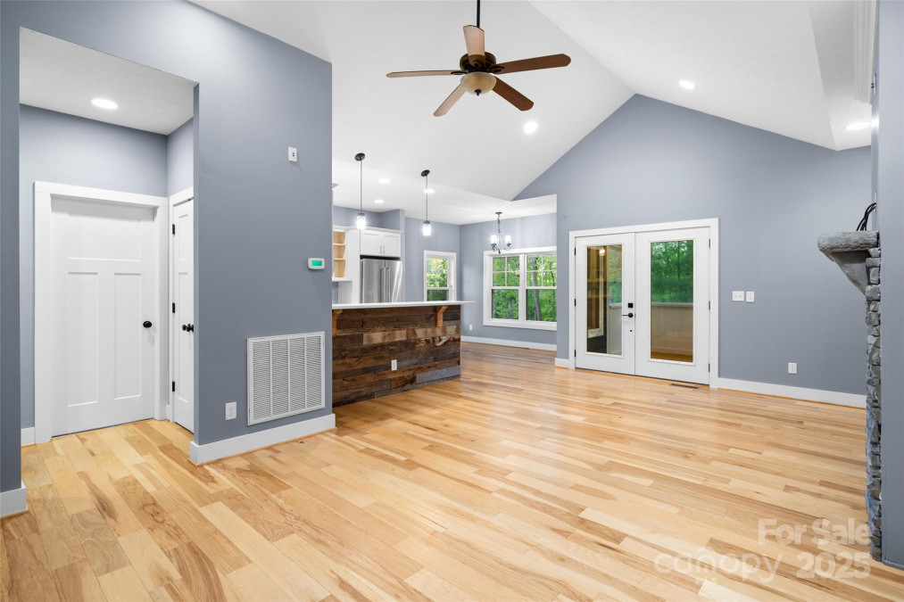 8 Clover Ridge Ln Leicester, NC 28748