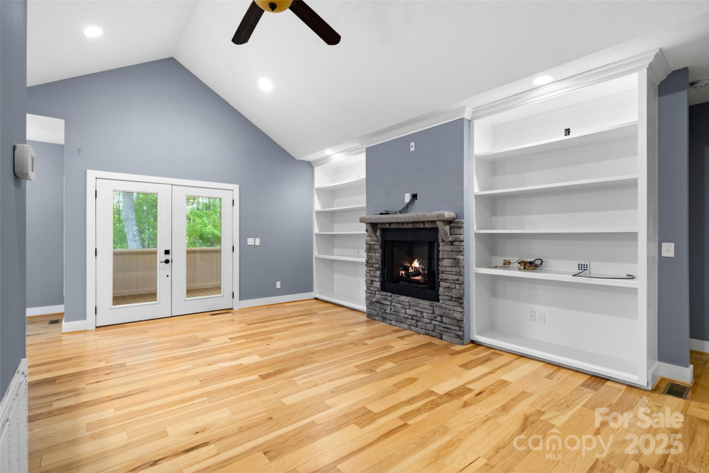 8 Clover Ridge Ln Leicester, NC 28748