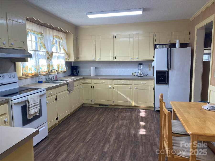 8350 Nc Hwy 90 Hw Stony Point, NC 28678