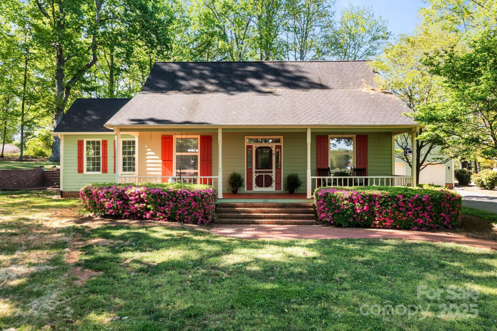 101 Blueberry Hill Dr Statesville, NC 28625
